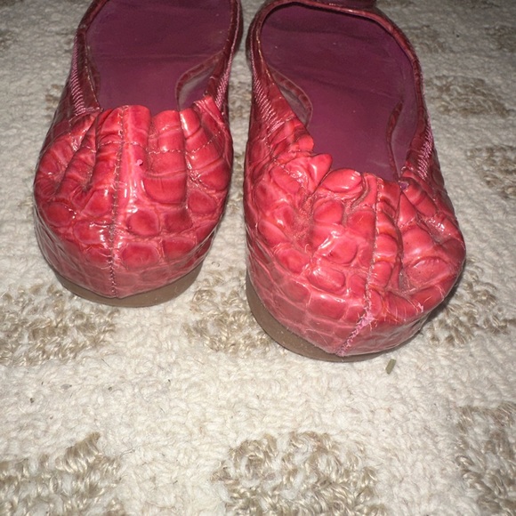 Tory Burch Pink Croc Textured Patent Leather Reva Ballet Flats - Picture 4 of 8